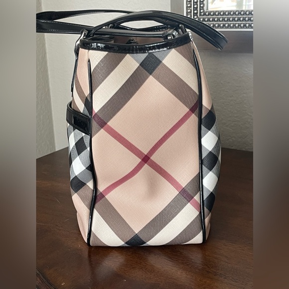 AUTHENTIC Burberry Shopper Tote Patent Trim Nova Check 100% Authentic - Picture 15 of 16